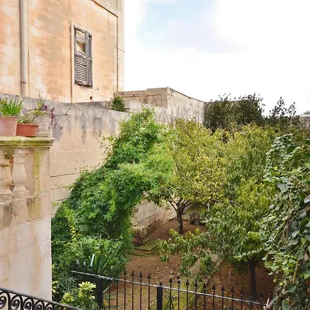 In House - Lovely Old Townhouse Private With En Vendégház