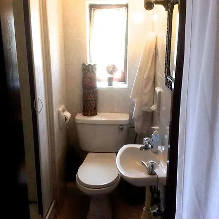 In House - Lovely Old Townhouse Private With En *