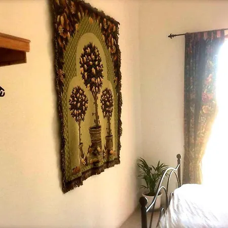 In House - Lovely Old Townhouse Private With En